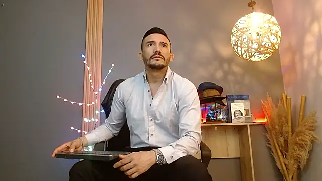 Reiko 85  online show from 13, 3, 2026