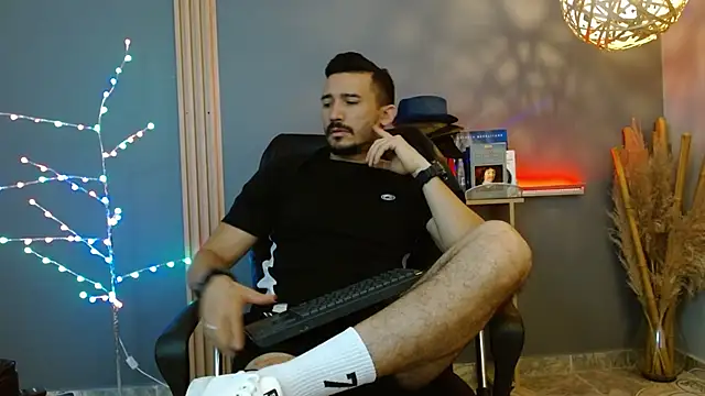 Reiko 85  online show from 8, 2, 2026