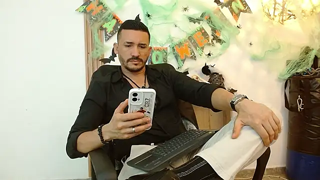 Reiko 85  online show from 15, 10, 2025