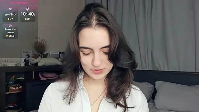 Snapshot of DracosMoon chatting on 2, 12, 2025 DracosMoon online show from 2, 12, 2025