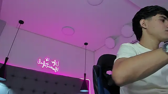 Dyla n18 online show from 4, 4, 2026