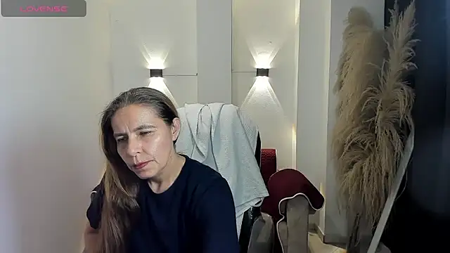 Snapshot of Milf_karlye chatting on 19, 6, 2026 Milf karlye online show from 19, 6, 2026