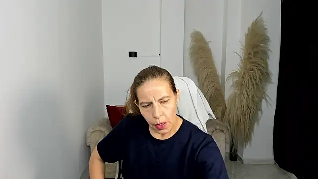 Milf karlye online show from 18, 3, 2026