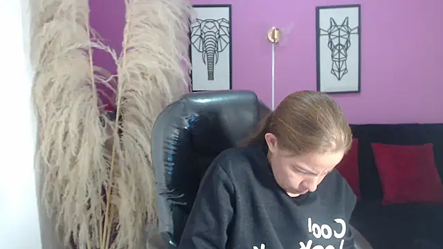 Milf karlye online show from 10, 9, 2025