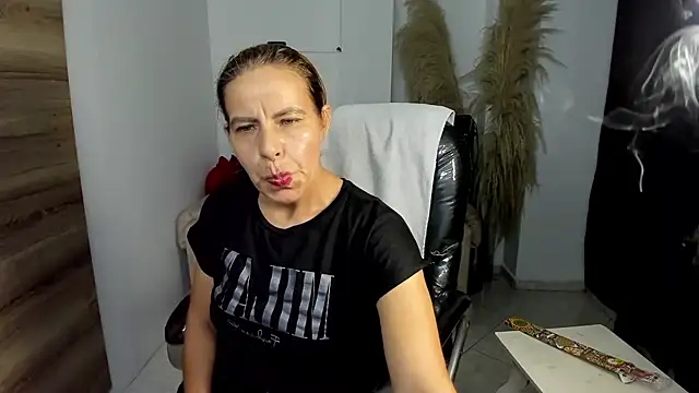 Milf karlye online show from 7, 4, 2026