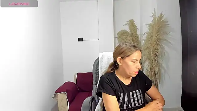 Snapshot of Milf_karlye chatting on 17, 6, 2026 Milf karlye online show from 17, 6, 2026