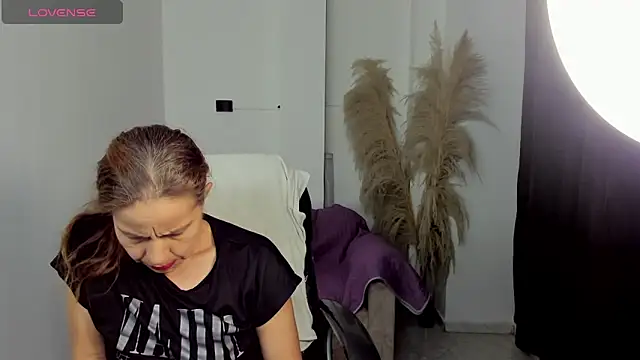 Milf karlye online show from 24, 4, 2026