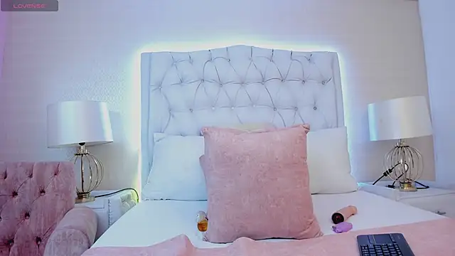 Snapshot of MonserratPeters chatting on 31, 1, 2025 MonserratPeters online show from 31, 1, 2025