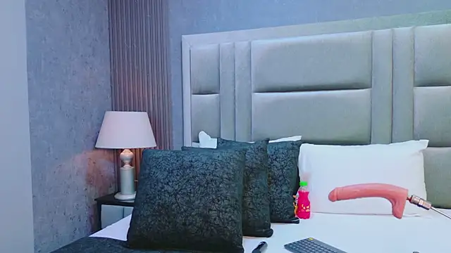 Snapshot of MonserratPeters chatting on 25, 11, 2025 MonserratPeters online show from 25, 11, 2025