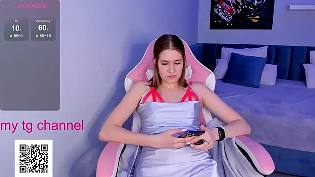 Jennifer Wadee online show from 5, 2, 2025