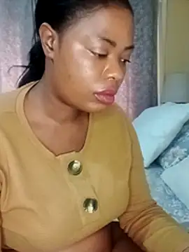 Luciouslips00 online show from 24, 11, 2025