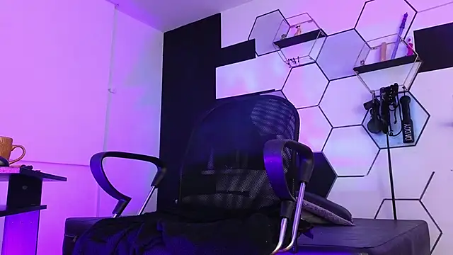 haileycat online show from 4, 11, 2025