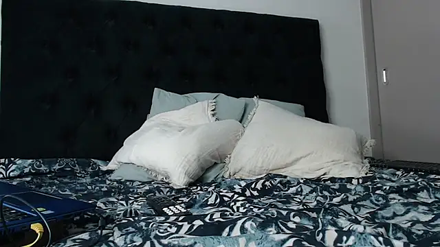 jonhklleyn online show from 8, 9, 2025