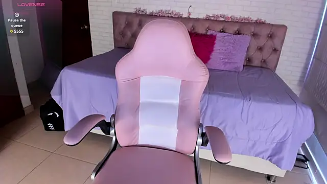 Kitty Pam online show from 19, 9, 2025