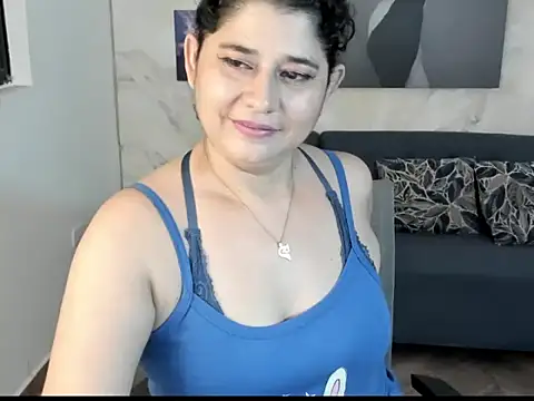 Snapshot of alinabozz1 chatting on 8, 6, 2026 alinabozz1 online show from 8, 6, 2026
