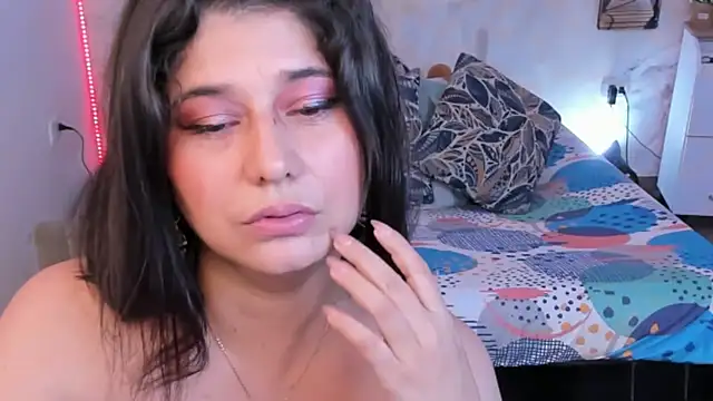 Snapshot of alinabozz1 chatting on 6, 5, 2026 alinabozz1 online show from 6, 5, 2026