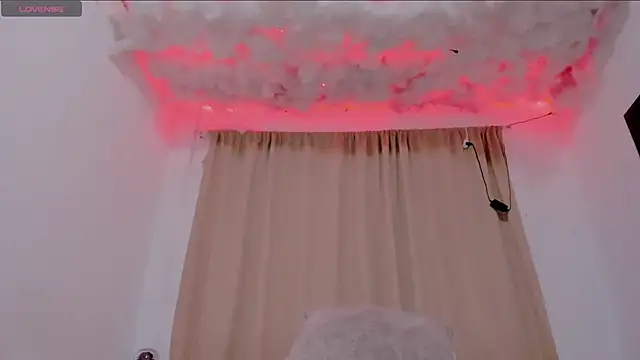 Lauu G online show from 5, 3, 2025