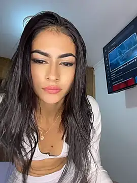 emilie xx  online show from 13, 5, 2026