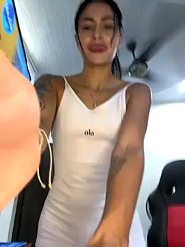 emilie xx  online show from 29, 9, 2025