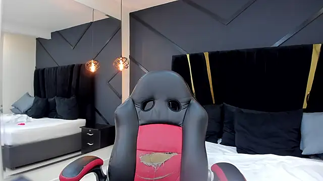 emilie xx  online show from 17, 3, 2025