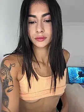 emilie xx  online show from 25, 4, 2026