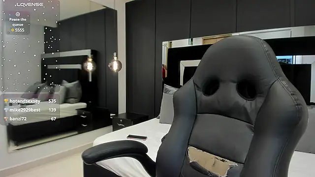 emilie xx  online show from 18, 3, 2025