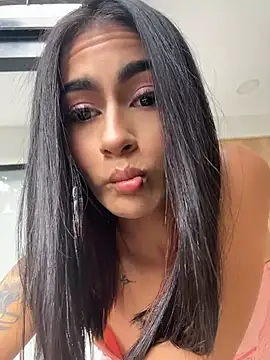 emilie xx  online show from 13, 5, 2026