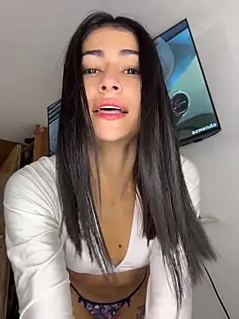 emilie xx  online show from 3, 6, 2026