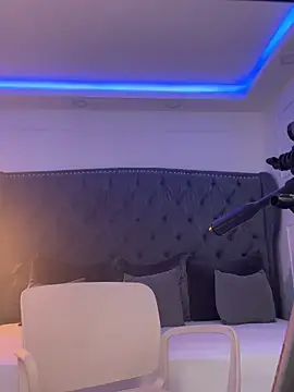 emilie xx  online show from 31, 3, 2026