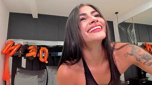 emilie xx  online show from 29, 10, 2025