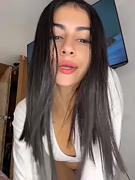 emilie xx  online show from 3, 6, 2026