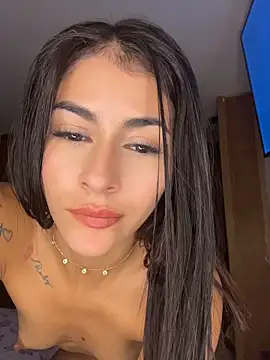 emilie xx  online show from 25, 5, 2026