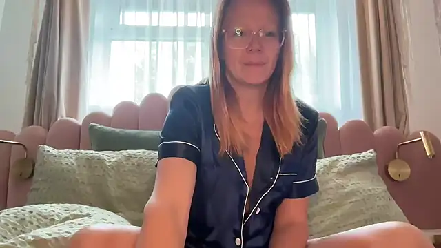 MelodyRoseUk online show from 13, 5, 2026