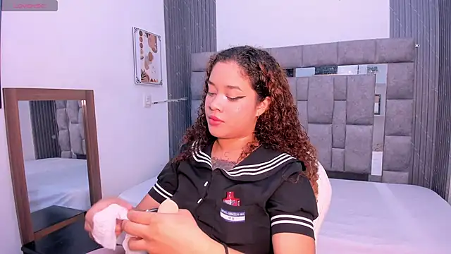 zulyjones online show from 18, 10, 2025