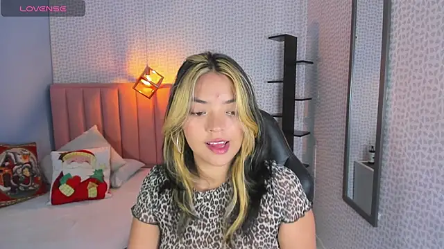 DENISERICHARD2 online show from 4, 12, 2025