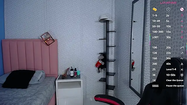 DENISERICHARD2 online show from 9, 10, 2025