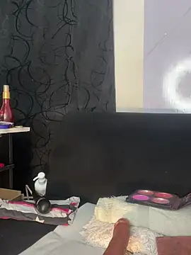 chiquimaturesexy online show from 9, 3, 2026