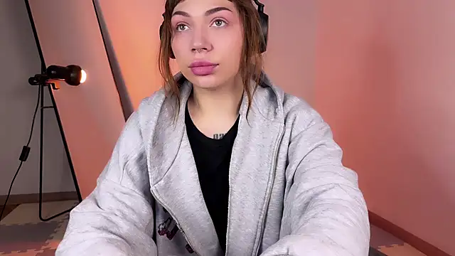 PaulaPratt online show from 26, 2, 2025