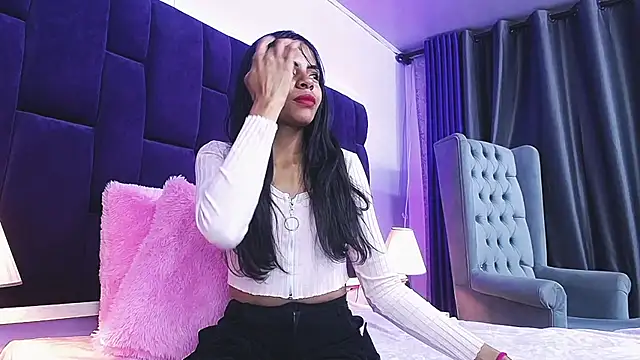 SaraFlores online show from 12, 12, 2024