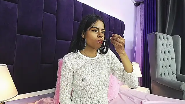 SaraFlores online show from 19, 12, 2024