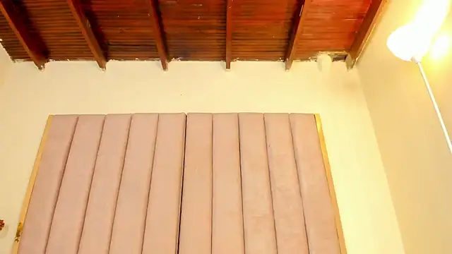 VICTORIA RASH online show from 5, 1, 2026