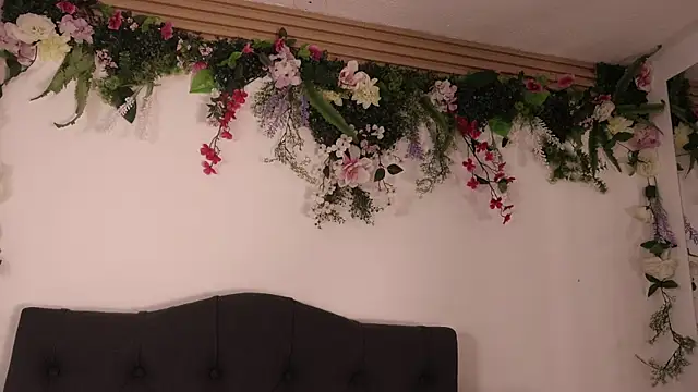 justnala  online show from 4, 12, 2025