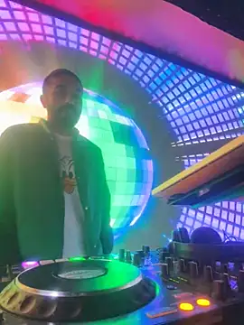 Snapshot of djtimka chatting on 12, 10, 2025 djtimka online show from 12, 10, 2025