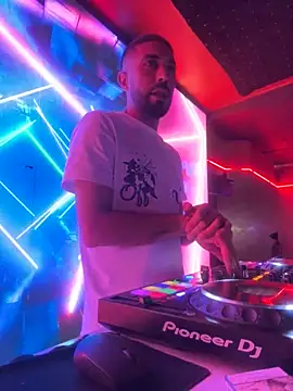 Snapshot of djtimka chatting on 26, 9, 2025 djtimka online show from 26, 9, 2025