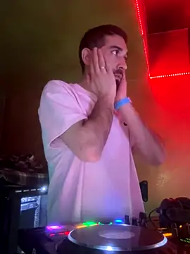 Snapshot of djtimka chatting on 25, 11, 2025 djtimka online show from 25, 11, 2025