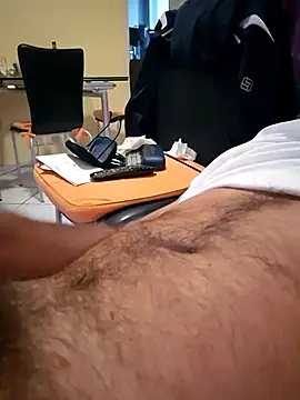 1talianBeutifulCock online show from 15, 1, 2026