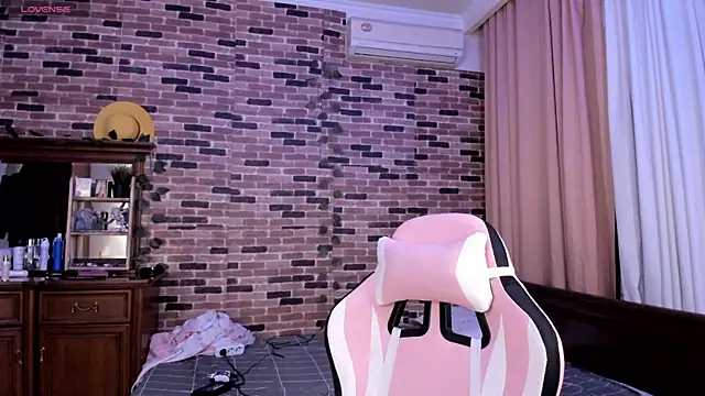 Velvetsky 1 online show from 9, 11, 2025