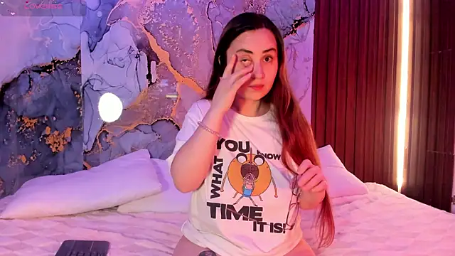 centaurigirl online show from 10, 10, 2025