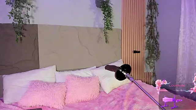 centaurigirl online show from 6, 4, 2026