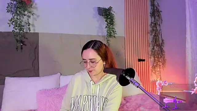 centaurigirl online show from 10, 4, 2026